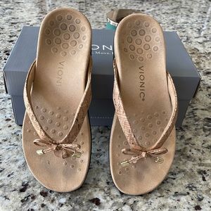 Vionic thong sandals